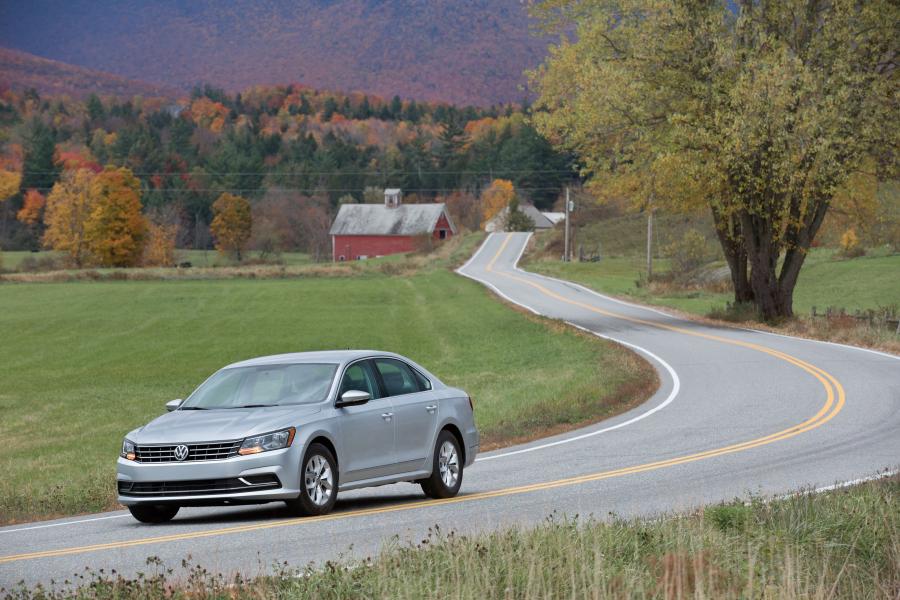  Volkswagen Passat TSI 2016 года  (фото 22 из 33)